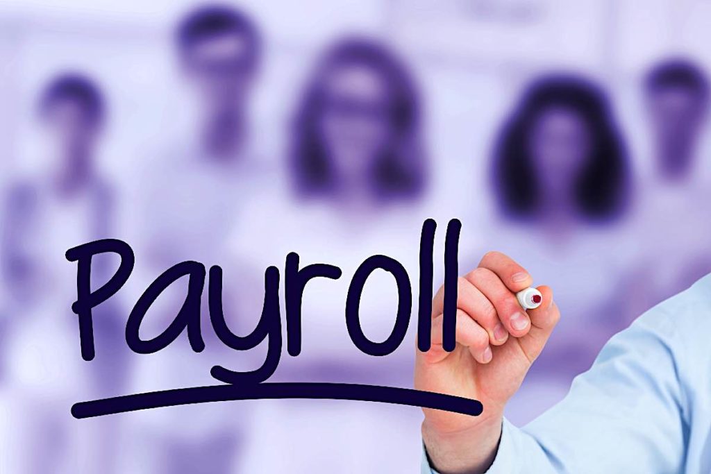 33% of employers penalized for payroll mistakes; 10 things to consider when choosing a reliable payroll management service 2 Business payroll 70271308 1200