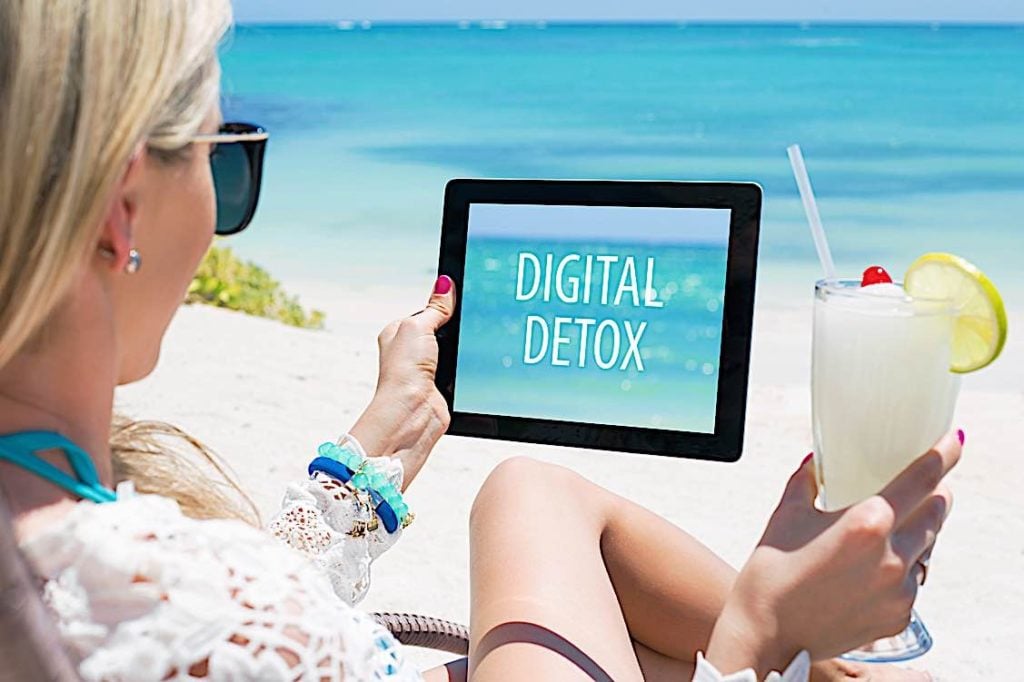 Seven Digital Detox methods that can increase office productivity; human office workers now have an average attention span of 8 seconds, less than a goldfish 2 Digital Detox Pivotal HR Solutions Blog