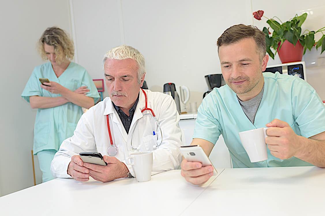 Implementing smartphone and technology policies to reduce the “distracted mind” in the workplace — for safety and productivity 4 The right time to text during coffee breaks Pivotal HR Solutions Blog