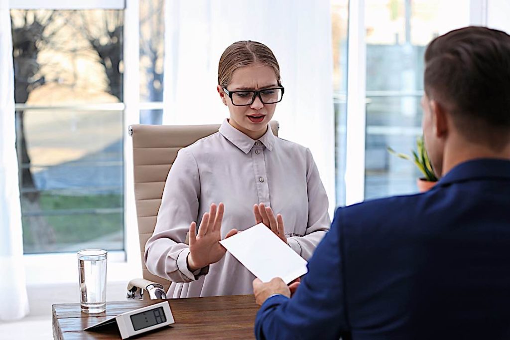 HR Management: employee refusal to return to the office — or dealing with the Great Resignation 2 Employee refuses dreamstime l 172547200 Pivotal HR Solutions Blog
